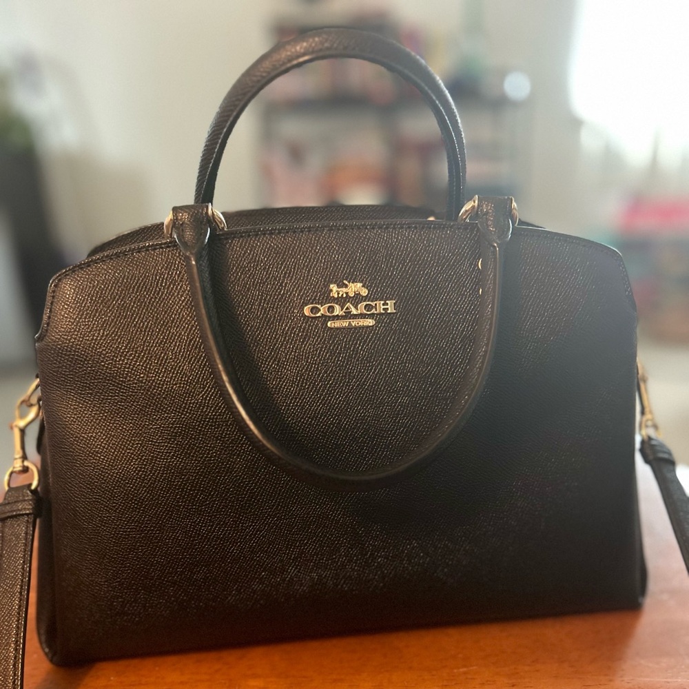Coach Black Leather Gold Hardware (authentic)
